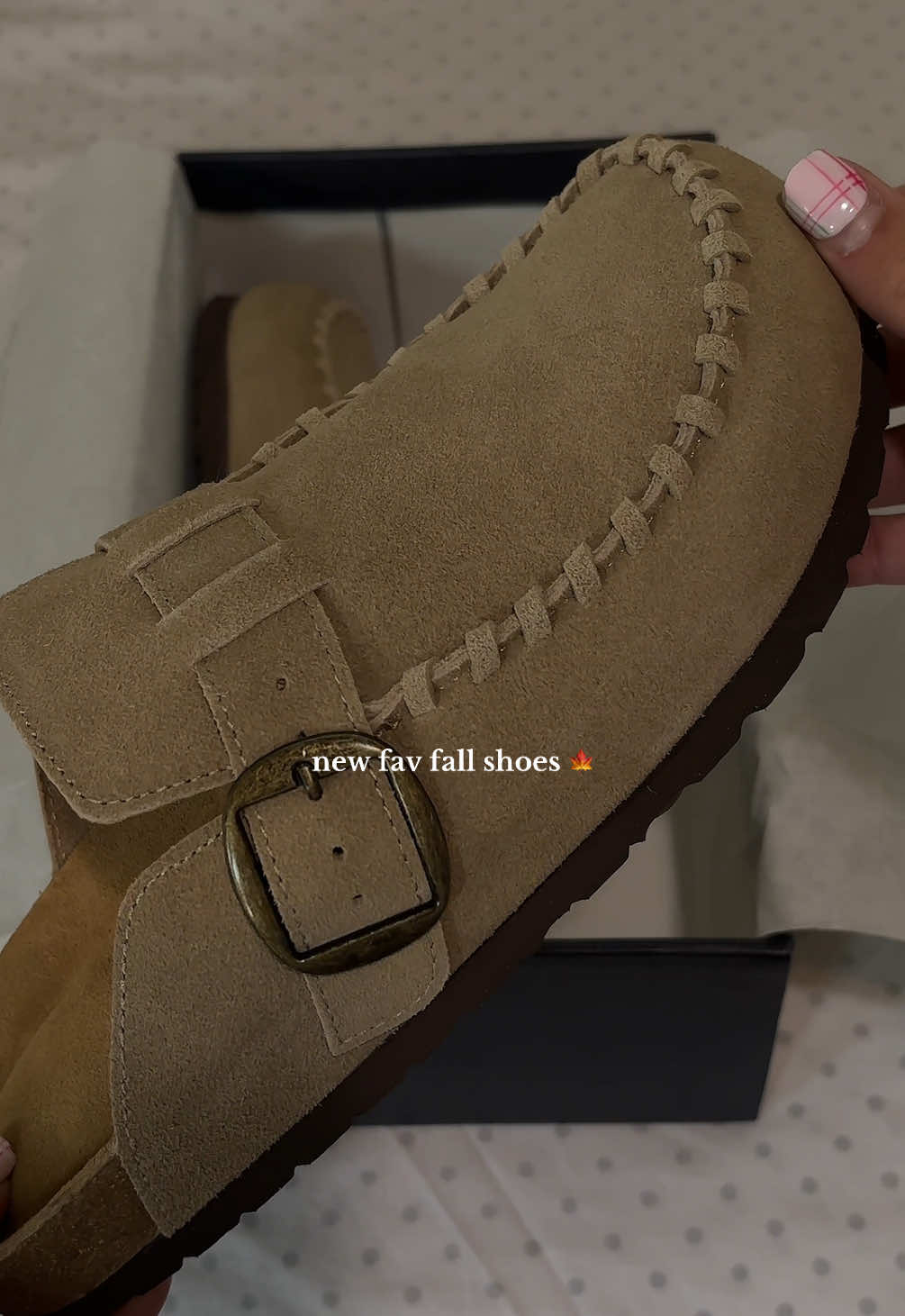 guys am i turning into a grandma cuz I luv these @Cushionaire 🍁 #fallshoes #fallshoeinspo #shoeinspo #cushionaireclog #birkenstocks 