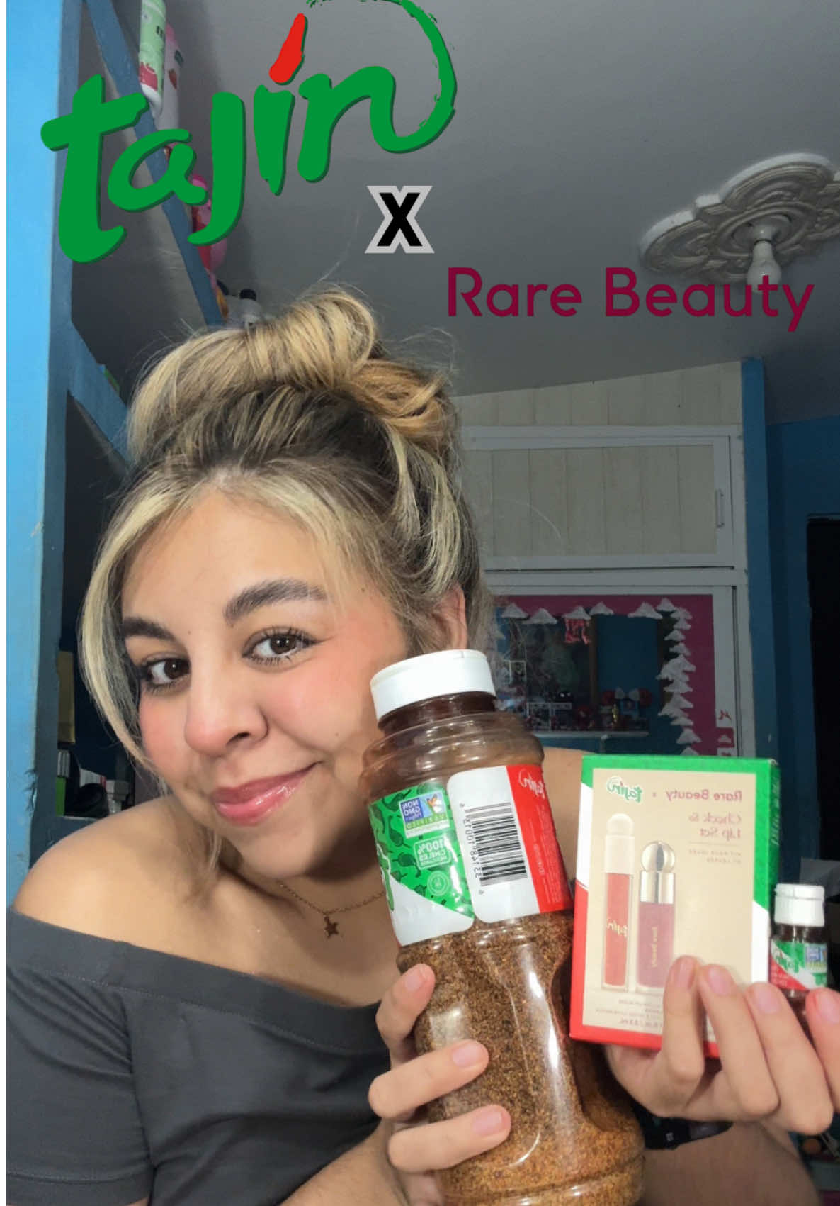¡No puedo creer que esto exista! 🌶✨ Probando la nueva colaboración Tajín x Rare Beauty y estoy obsesionada 😍 Dos cosas que amo en una sola fusión. ¡Me encanta cómo combina sabor y estilo! #TajinxRareBeauty #Unboxing #MaquillajeYSabor #BeautyLover #MakeupAddict    @Mariana Beltrán 