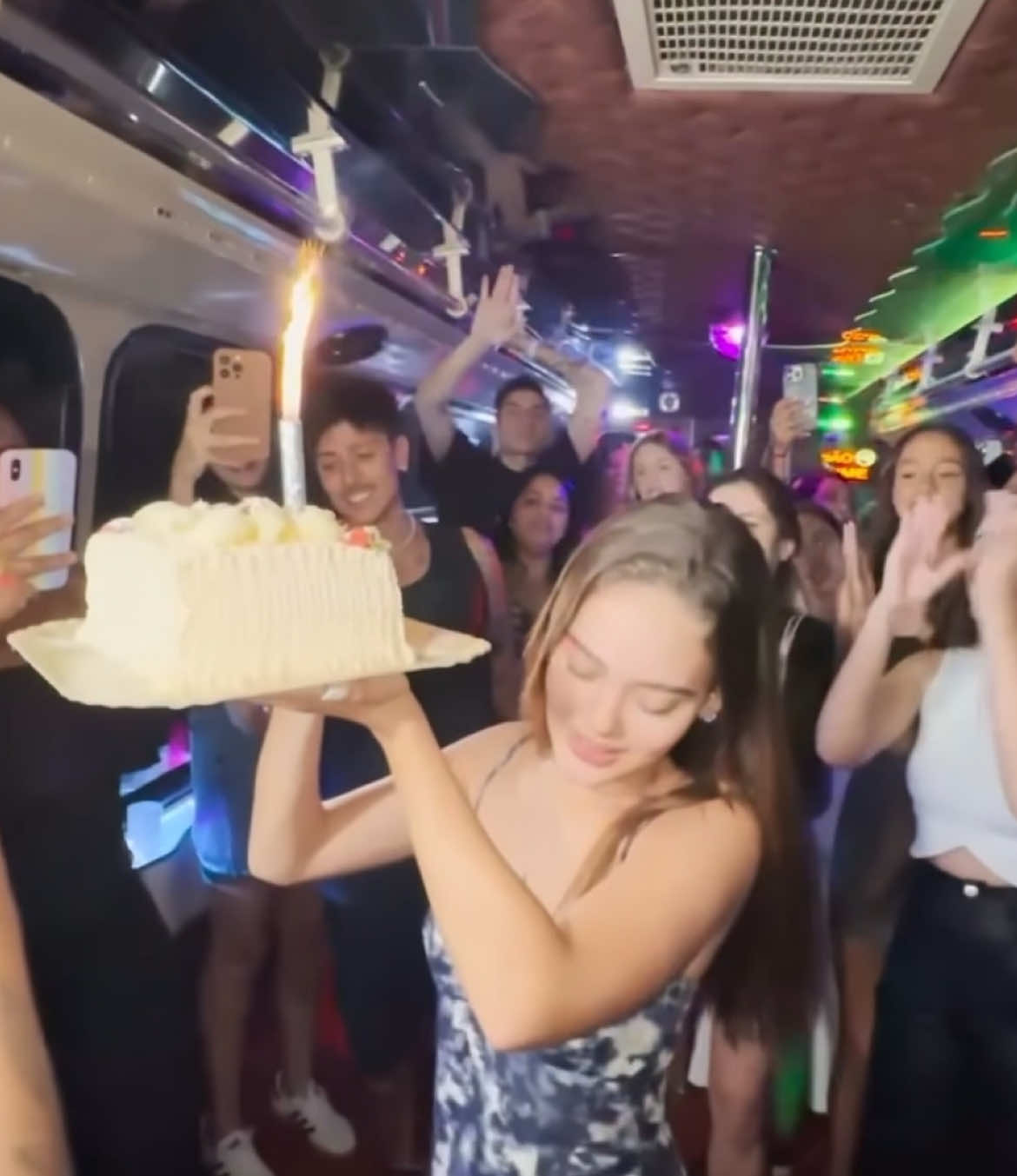 alguns videozinhos d aniversário p vcs fazerem edits :) //qm for pegar n precisa dar creditos!! ||via vds do yt