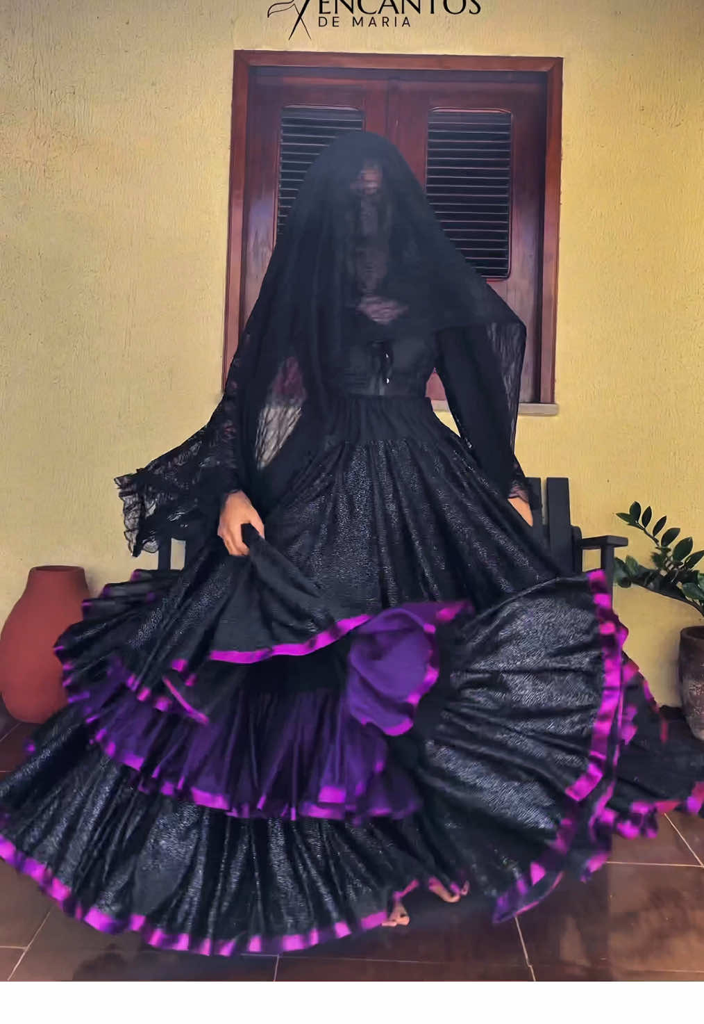 Lá no mato tem um lixo quem quiser fazer feitiço vá buscará seu patuá 🧹🖤💜 Saia - R$307,00 - disponível sob encomenda  #saiamariamulambo #mariamulambo #mariamulambo🖤💜 #saiapombagira 