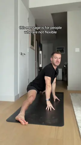 Listen! It’s ok if you’re not flexible. It’s really common. But what’s not okay is to not be flexible. That’s where we draw the line. So let’s fix that together. 