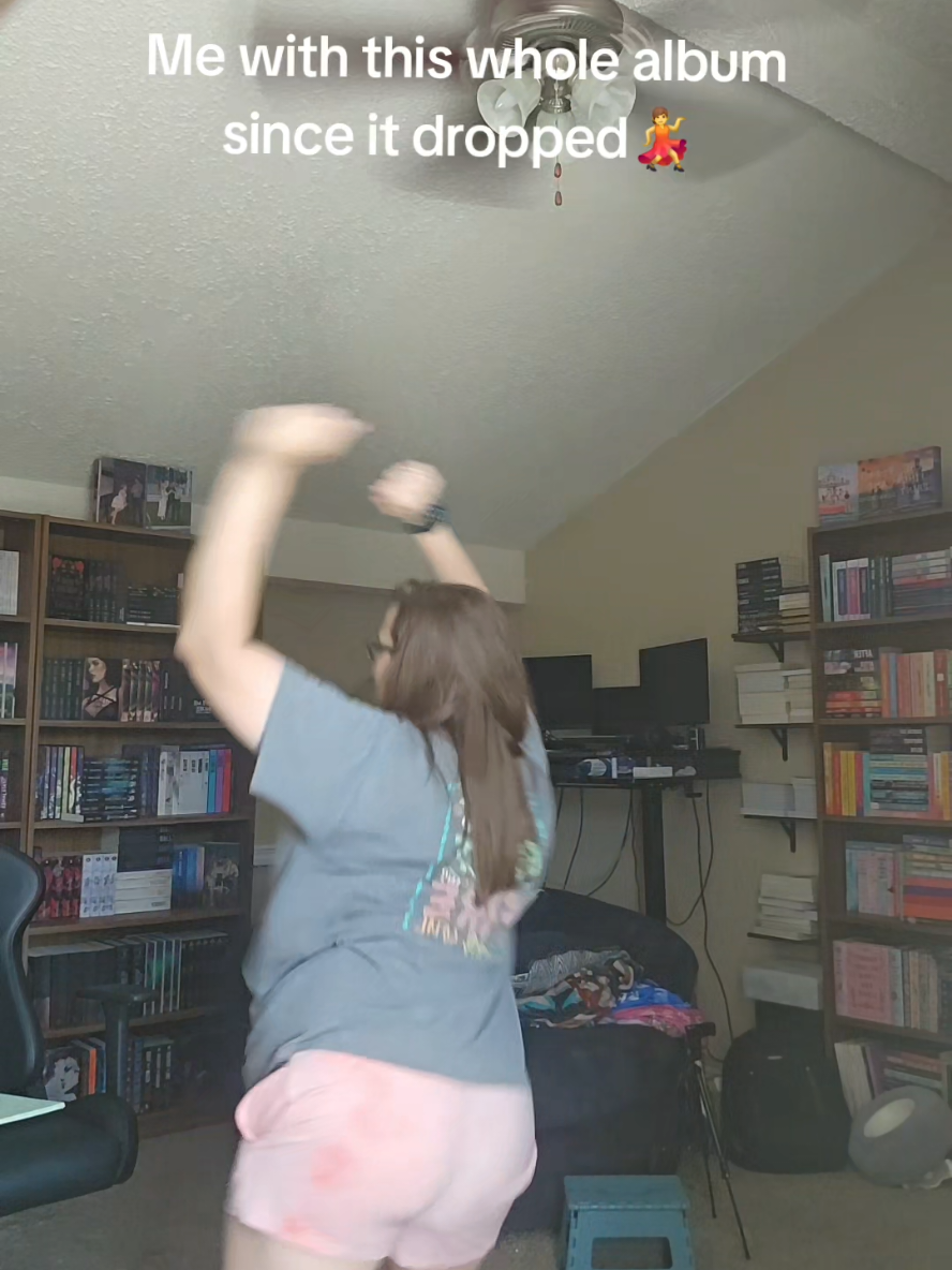 Cant stop listening or dancing along because I'm obsessed👏🏼 This definitely has the potential to be in my top 5 TS albums and maybe even Top 3 honestly! #swiftie #taylorswift #swifttok #TSTheLifeofaShowgirl #thelifeofashowgirl 