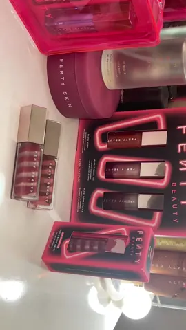 😍💫✨ Unboxing the @Fenty Beauty @Fenty Skin Holiday 2025 Collection #fentybeauty #fentyskin #holiday #glossbombvault #glossyposseviii #glossyposse 