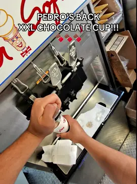 Pedro pulled up for his usual — the XXL cup of chocolate 🍫🔥 #icecream #XL #mistersoftee #chocolate #people 