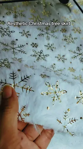 Aesthetic Christmas tree skirt . #christmastreeskirt #christmasdecor #skirtforchristmastree #snowflakes #whiteandgold 
