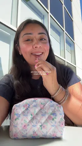 me before class 🫶🏻 #collegestudent #pradabeauty #fashionschool #collegesenior 