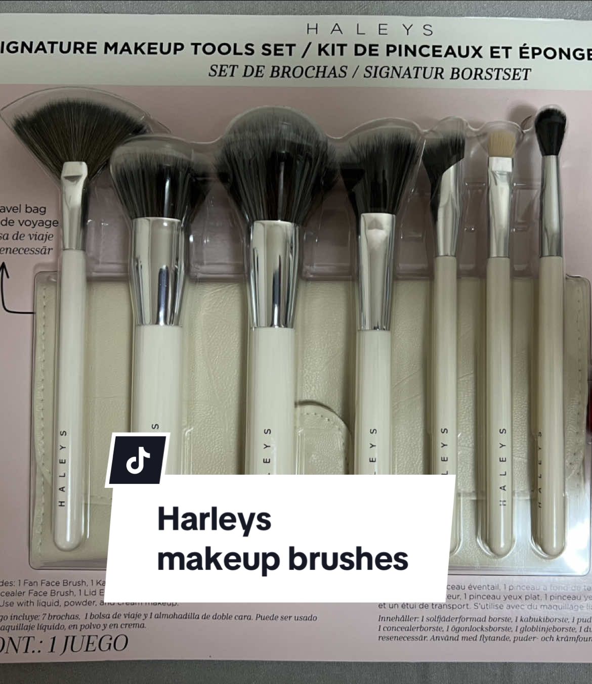 Haleys makeup brushes Early birthday gift! Soooo happy! #makeupbrushes #illvethisstuff #haleys 