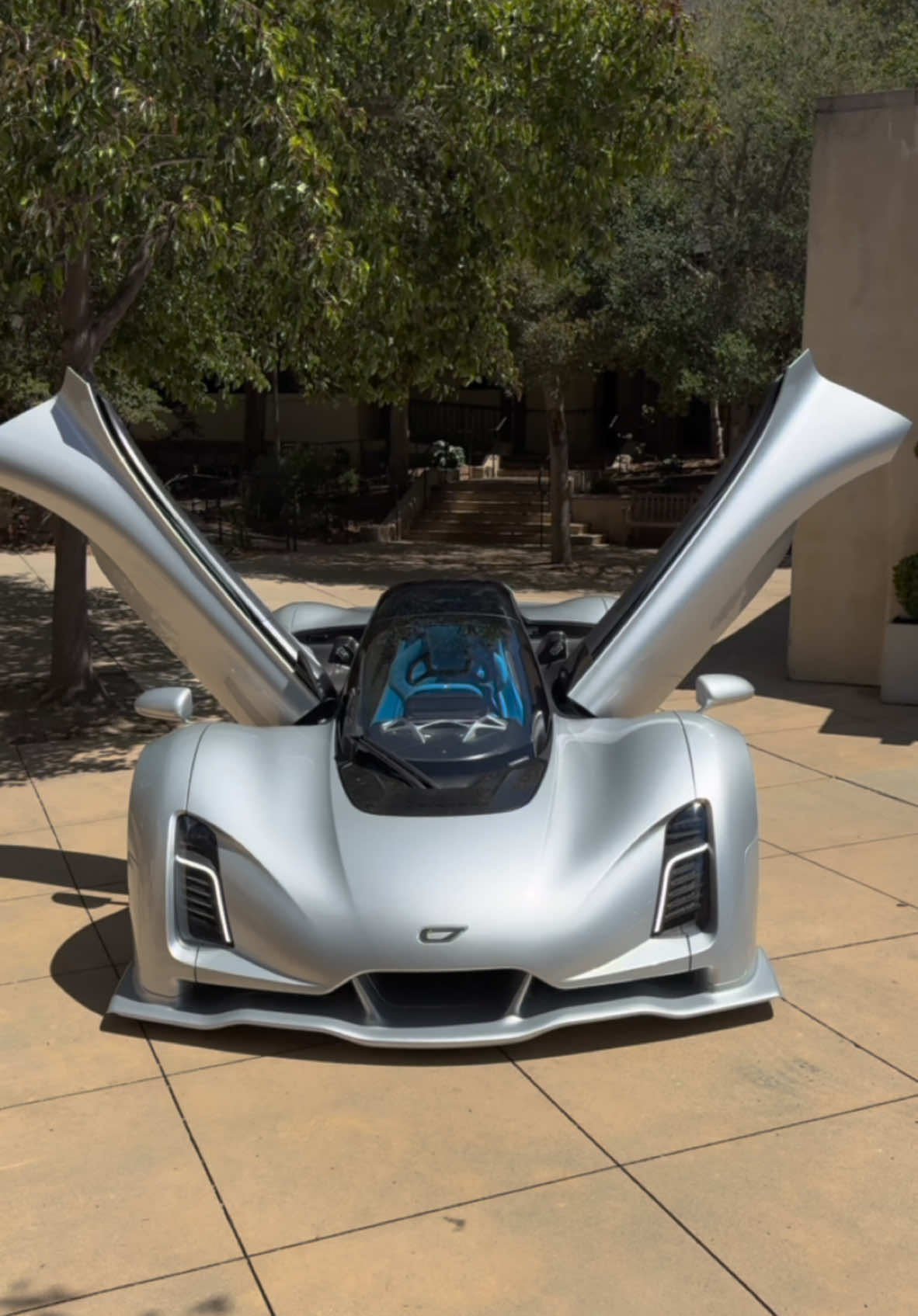The CZinger 21C is an absolute space ship. #czinger21c #czinger #hypercar #supercar 