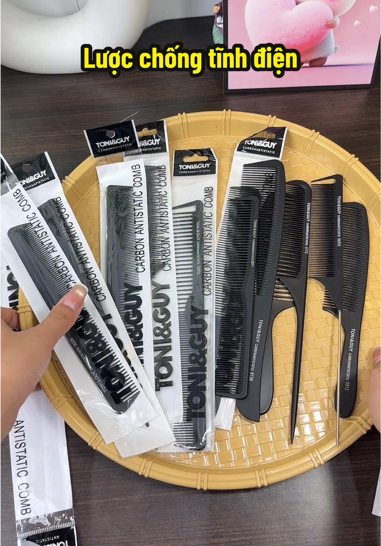 Lược đen chống tĩnh điện sale giá hời lắm nha #luocchongtinhdien #luocsalon #luocchaitoc 