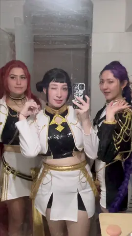 Who's the baddest? 😈✨ cr: @bubblegumhd ❣️ #kpopdemonhunters #guerreraskpop #huntrix #howitsdone #Cosplay 