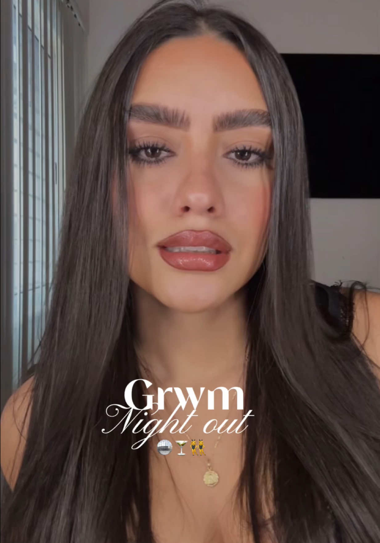 Grwm night out 🪩🍸👯‍♀️🍾 #girls #grwmmakeup #grwmnightout #OOTD #makeupnight 