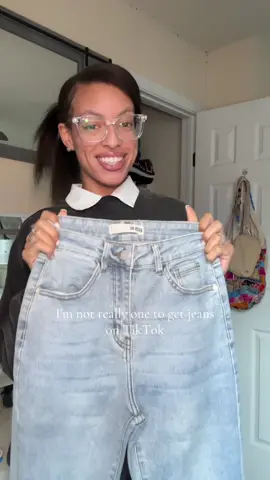 @Katch Me jeans are a hot commodity right now — I probably should’ve gotten a S or M, but these are stretchy & color options are so cute!! // #jeans #stretchyjeans #pants #viral 