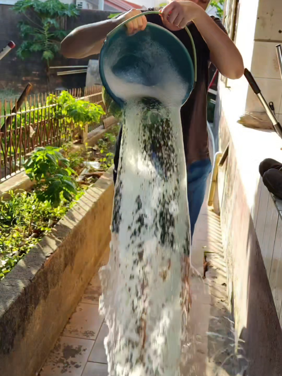 hoje foi dia de lavar o corredor🫧🏡#limpezasatisfatória #donadecasa #asmrlimpeza #asmrcleaning 