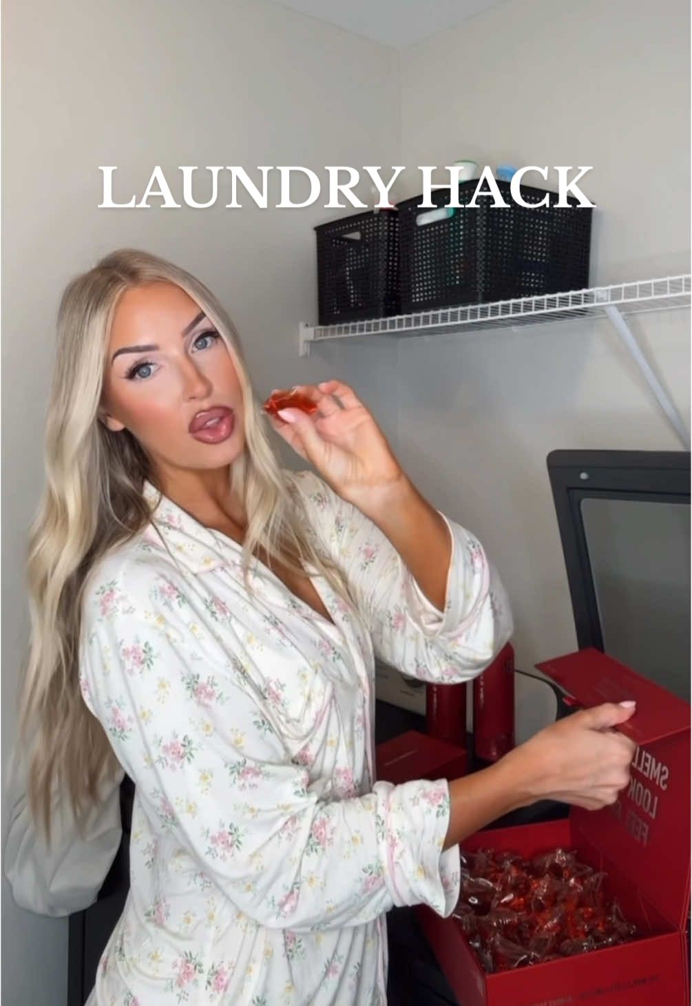 When your detergent smells better than your perfume… 👀✨ seriously though @laundrysauce has changed the game when it comes to laundry in our house! I use it for clothes, towels, bedding, blankets… everything! And it not only smells incredible, but it also works 👌🏼 gets rid of stains which is a must as a mom. 