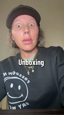 Unboxing packages! #unboxing #unboxingvideo #unboxinghaul #fallfashion #falldealsforyou 