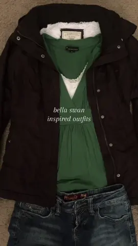 bella swans style is perfect for fall!! || #twilight #bellaswan #2000s #fall #outfitinspo 