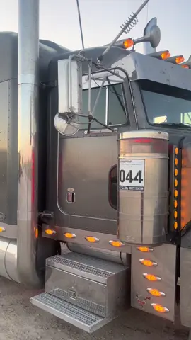 Leaving the Thunder Dome head back to South Texas. #350ish #thunderdome #oilfieldlife #westtexasoilfield #detroitpower 