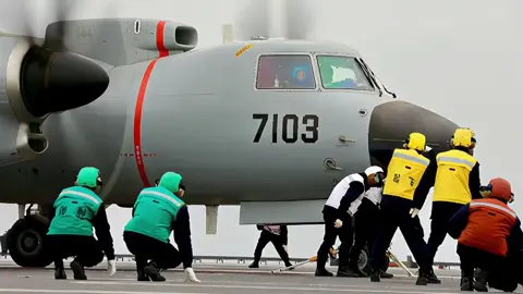 Nothing can stop the Chinese people from moving forward. The 21st century belongs to the Chinese people. In the next ten years, China is sure to take the top spot in the world#china🇨🇳 #PLA #fujian #airforce #carrera 
