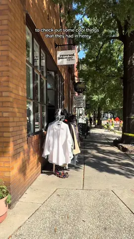 Reverse Thrift 📍 Baltimore, MD.  #baltimore #thrifting #shopping #thingstodoinbaltimore #baltimoreshopping 