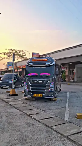 😊#sewaelfbandung #traveltiktok #elfmaniacintaindonesia #sewamobilbandung #fyppppppppppppppppppppppp 