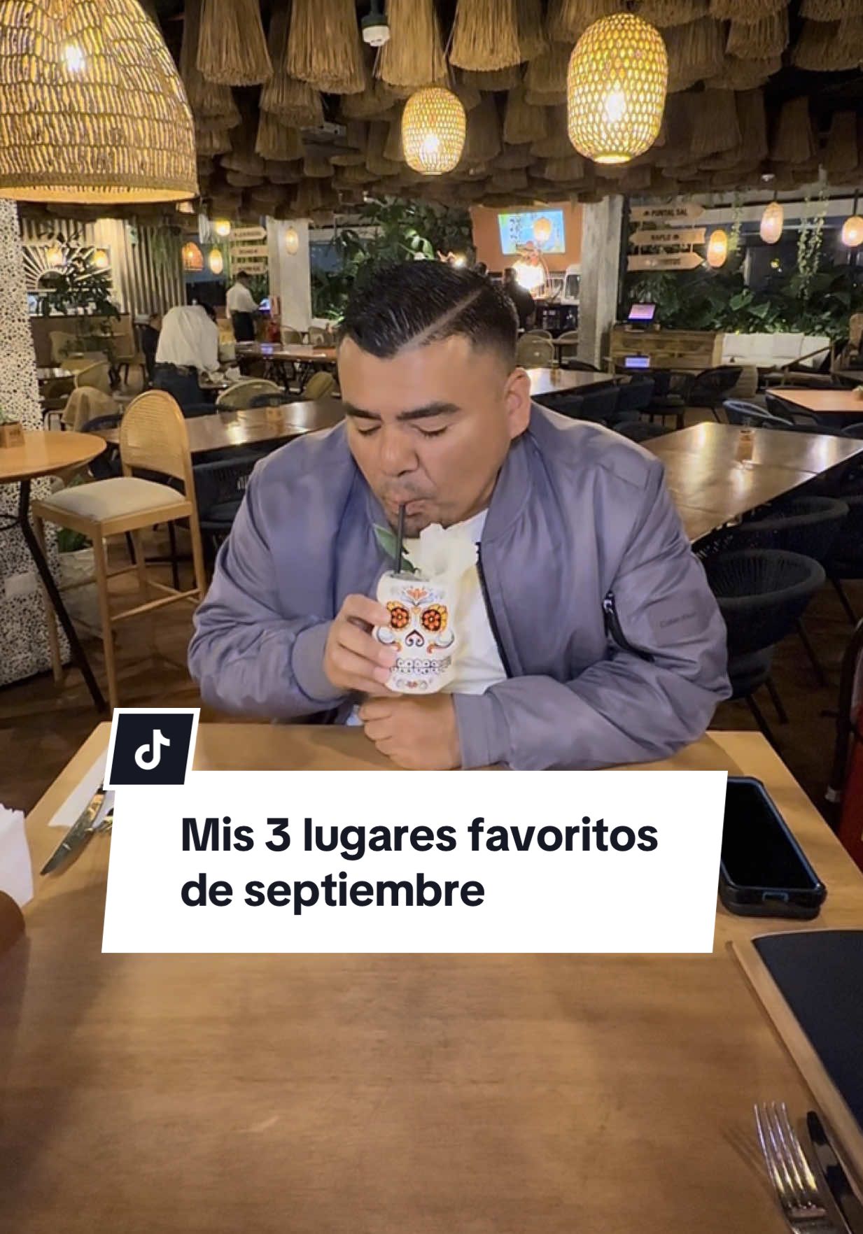 Estos son mis 3 restaurantes favoritos de Septiembre. 1.- @VISTA CORONA LIMA , el rooftop más viral de las redes, aquí encuentran maravilloso cocteles y buena comida, los martes tienen barra libre de tacos. 2.- @RealBroaster en Miraflores, aquí encuentras un pollo broaster brutal, no te arrepentirás. 3.- @Kinjo Ramen , restaurante de comida japonesa, ramen y makis, a quien hay uno promo de 3x2 en makis . . . . . #peru🇵🇪 #comida #yummy #sabroso #culinaria 