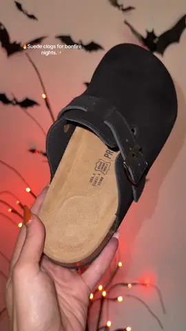 Cozy by the fire, comfy on your feet. These suede anti-slip clogs are made for chilly fall evenings.🎃🍁✨ #FallCozyVibes #ProjectCloudClogs #SuedeStyle #FallOOTD #clogs 