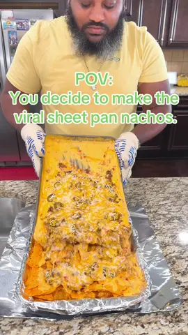 10/10 highly recommend #tiktoknachos #sheetpannachos #ffffyyyyyypppppppppppp #nachosrecipes #footballfood 