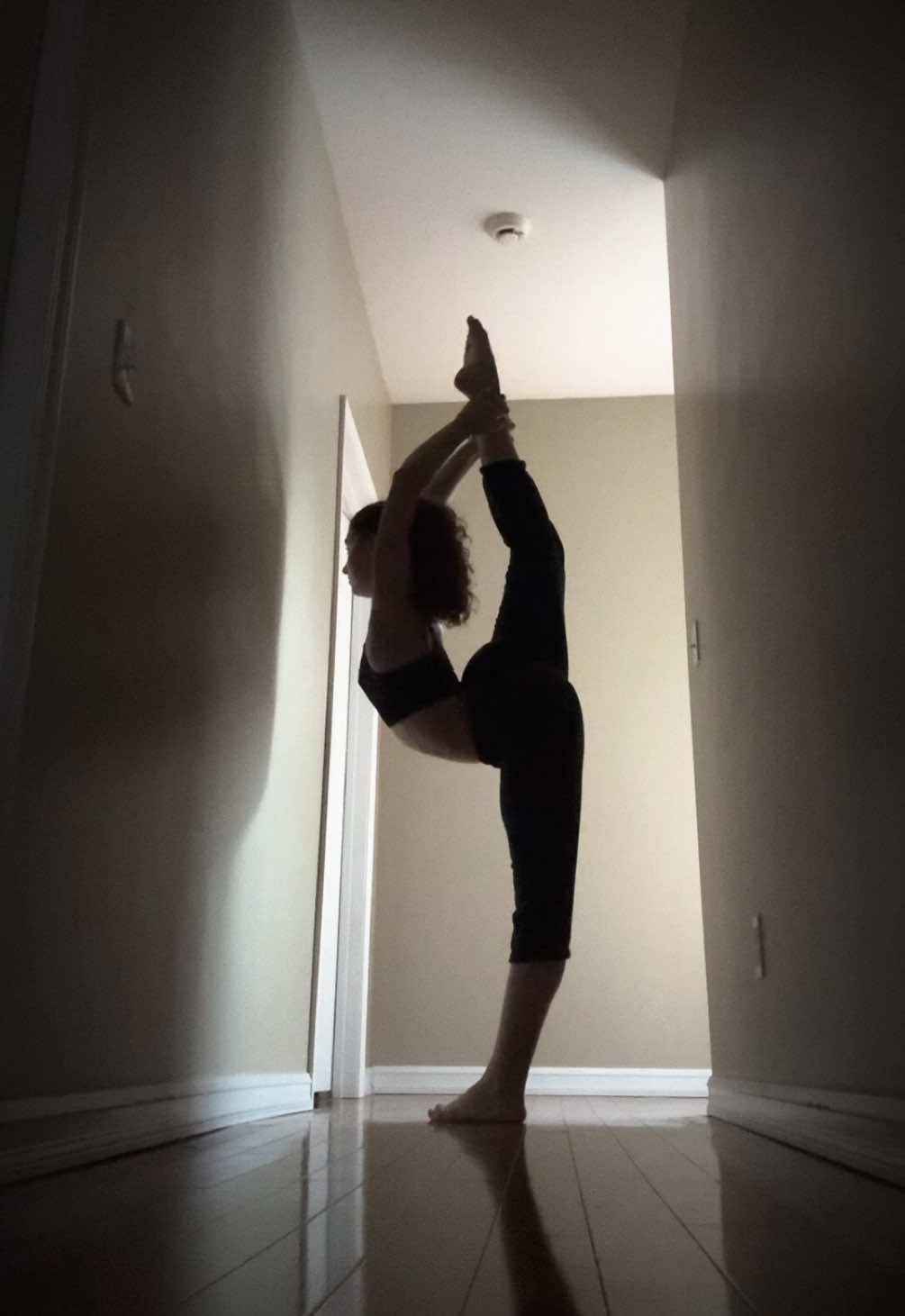 Finally a flexibility trend I can do inspo: @aimee.alwright 🤍 #needle #flexibilitychallenge #needlechallenge #flexibilitytrend #emmarae 