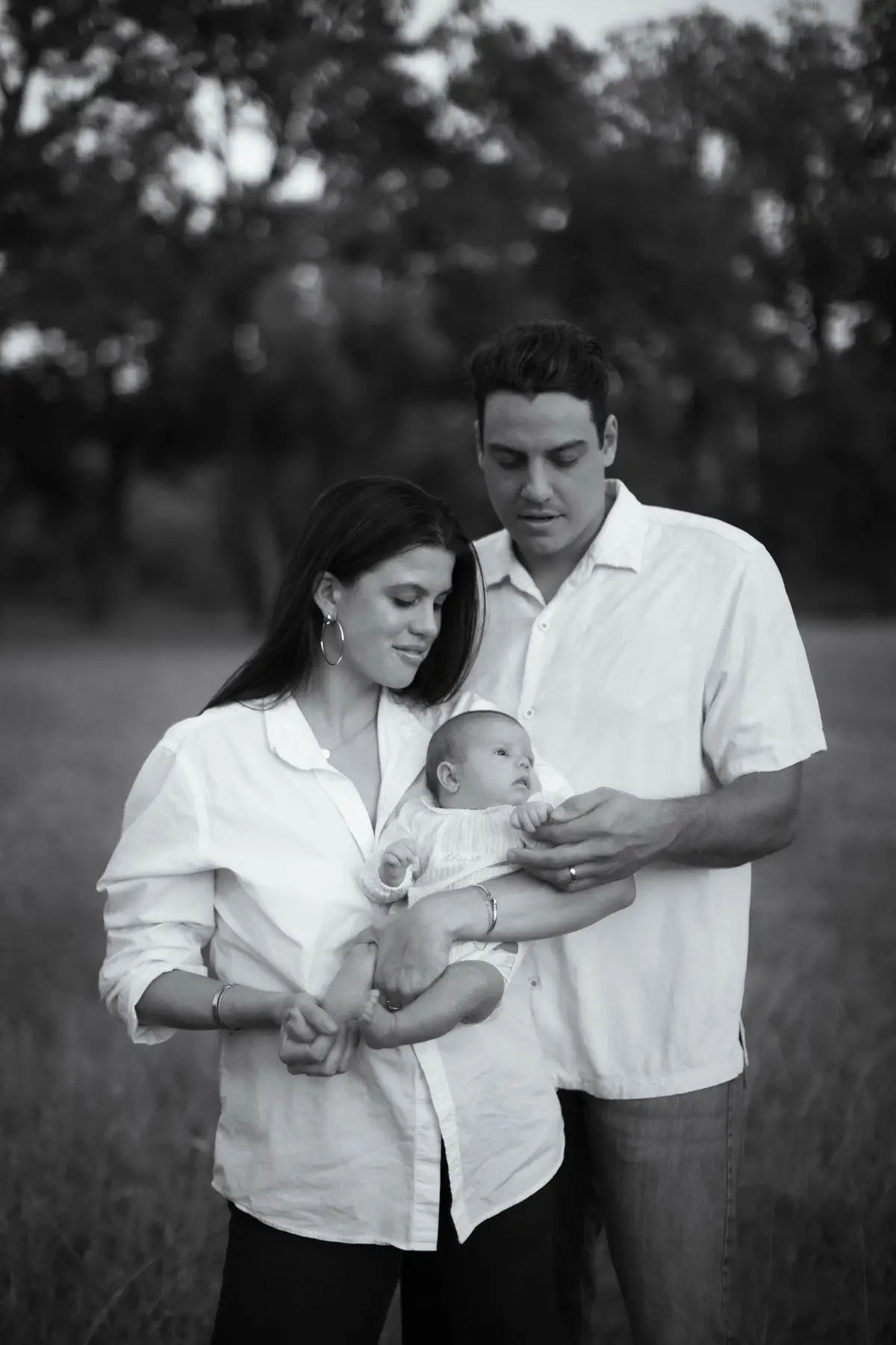 Our first family pictures in black & white🤍🥹 #familypictures #pregnancy #newbornlife #firsttimeparents 