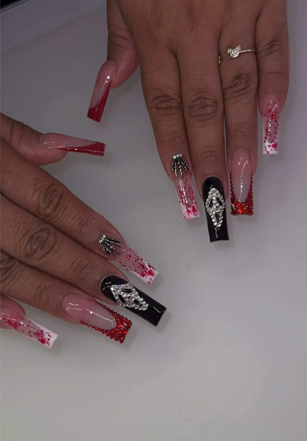 🔥🖤✨ #ghostfacemask #scream #nailtok #scnailtech #halloweennails 