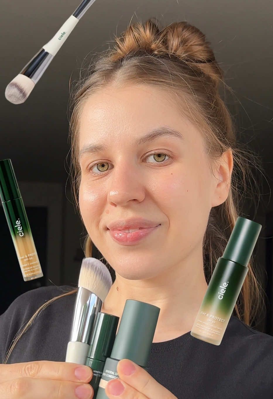 Skin glow with Ciele trio 💚  The tint feels like skin, the primer gives the smoothest base, and the brush blends everything like a dream.  Light, glowy, SPF-protected, exactly how I like it ✨ @Ciele Cosmetics  #ciele #ugccreator #cleanbeauty #skinglow #spfmakeup    
