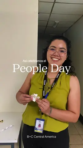 Un día para reconocer el esfuerzo, la pasión y el compromiso de quienes hacen posible que B+C sea lo que es: una gran familia. Porque detrás de cada prenda hay personas que dejan su mejor versión todos los días. #peopleday #trabajosbonitos 