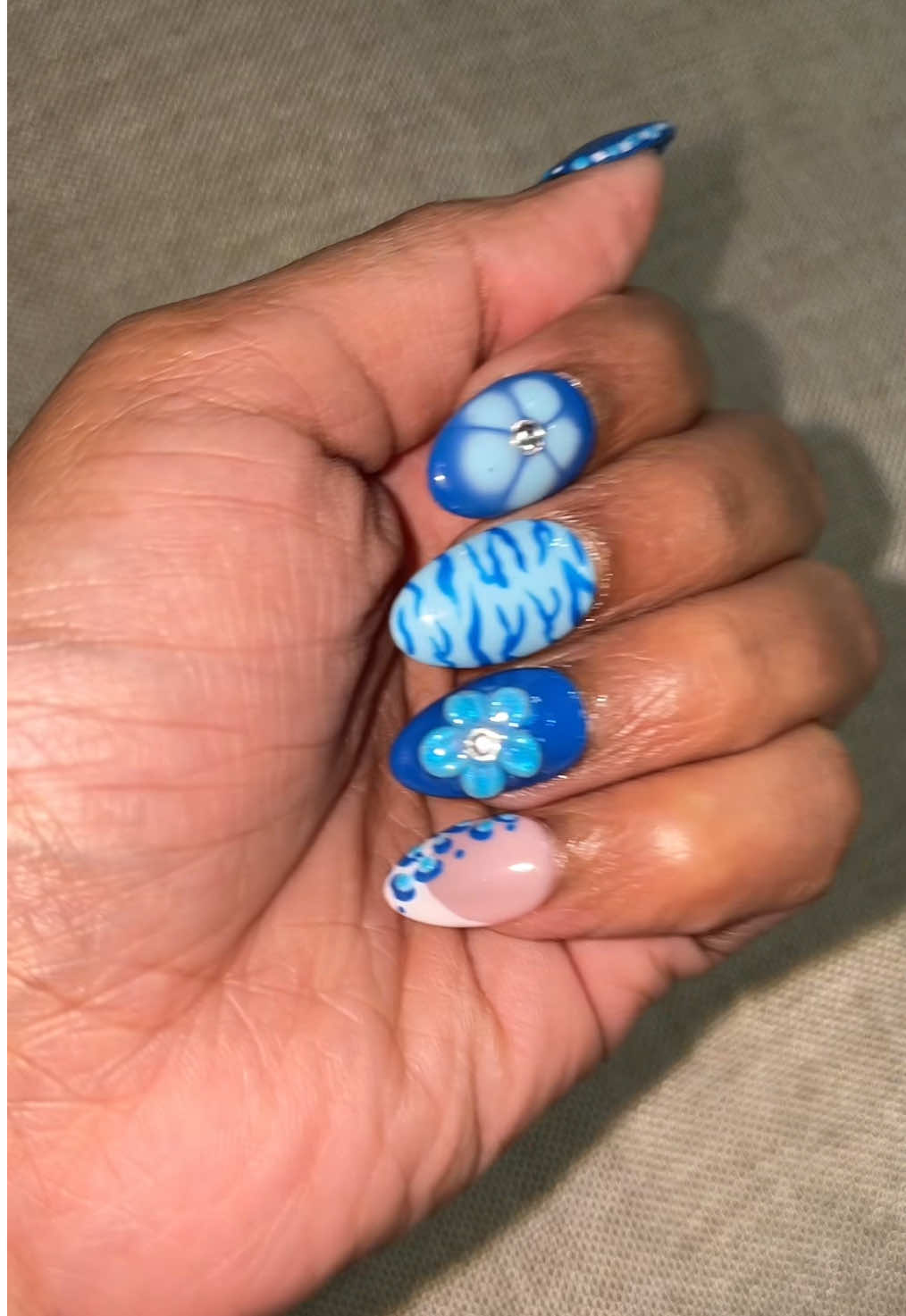 Fresh set by my fav😍🦋🤍 @Sara 🌸  #newnails #herearethemotherfreakingnewnails #bluelook #nailart 