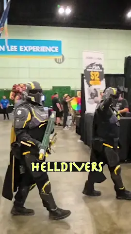 🤩Helldivers at LA Comic-Con 2025 marching with a flag 🏴‍☠️ #helldivers2 #cosplay #helldiverscosplay #comiccon 