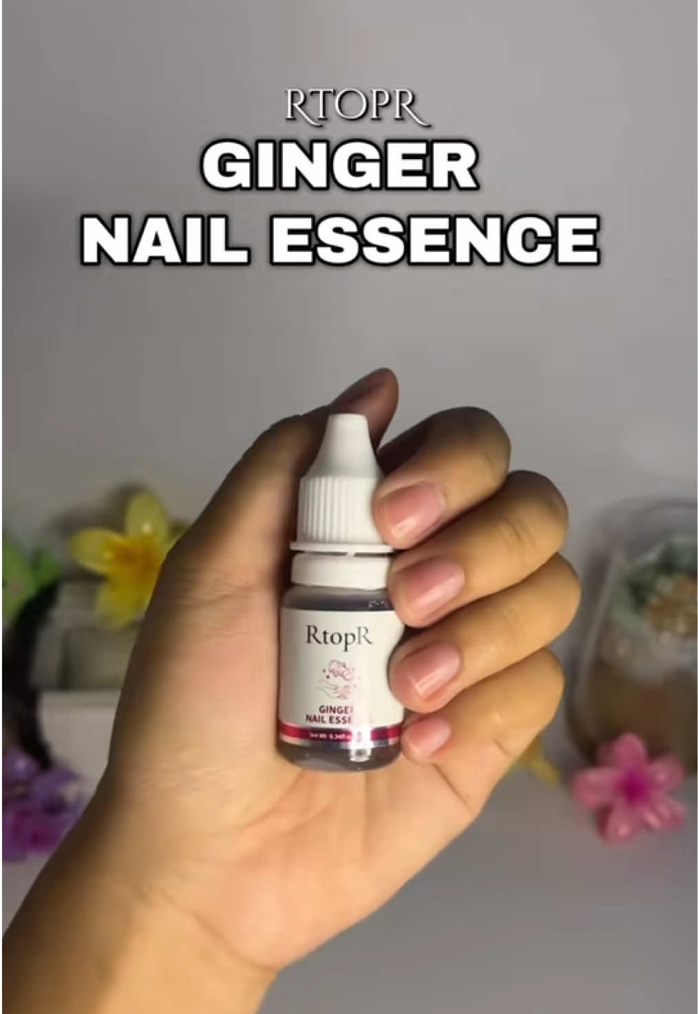 For healthy looking nails try this Ginger Nail Essence from RtopR! Madaming good reviews at effective talaga! #rtopr #nailcare #gingernailessence #nailessence #nailhack 