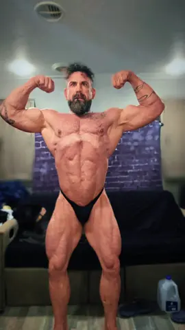 3 weeks out. Tired, moody, and running on fumes — but I’ve never been more locked in. The best package yet is loading. 💪🏽 #3WeeksOut #BodybuildingPrep #longhaulfitness 