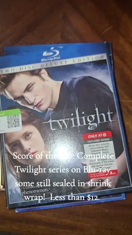 oh hoa hoa hoa hell yeah. Thrift win. . . . . #physicalmedia #nostalgia #2000s #twilight #thrift 