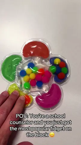 Idk what it is about this thing, but the kids are obsessed! (I am too, let’s be honest) 🤩 #fyp #fidget #schoolcounselorsoftiktok #middleschool #tiktokmademebuyit 