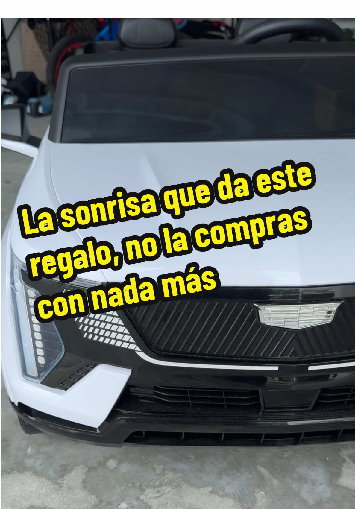 Si todavía es regalas muñecos de estás, quedando atrás, ese carrito, es mejor que cualquier juguete de moda. #rideoncar #kidsgifts #giftideasforkids #rideoncars #holidaygiftguide 
