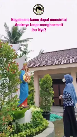 Kalimat ini menggugah hati: “Bagaimana kamu dapat mencintai Anak-Nya tanpa menghormati Ibu-Nya?” Dalam misteri kasih Allah, Maria bukan sekadar sosok pendamping di pinggir jalan keselamatan, melainkan jalan yang dipilih sendiri oleh Allah untuk datang kepada kita. Ia mengandung Sang Sabda, membentuk tubuh Kristus dengan darah dan kasihnya, dan tetap setia berdiri di bawah salib ketika banyak orang lari. Menghormatinya berarti mengakui dengan rendah hati bahwa keselamatan kita dimulai dari ya-nya yang penuh iman. Maka, setiap kali kita menghormati Maria, kita sesungguhnya sedang memuliakan karya Allah yang besar di dalam dirinya. Siapa yang mencintai Kristus tidak dapat memisahkan diri dari Maria, karena kasih sejati tidak pernah menolak asal mula kasih itu sendiri. Mengabaikan Maria adalah menolak cara Allah memilih untuk hadir di dunia. Tetapi menghormatinya dengan hati yang tulus berarti mencintai Kristus lebih dalam, sebab di setiap “Ave Maria”, gema kasih Putra-Nya ikut berdenyut. 💙 #gerejakatolik #katolikindonesia #mary #Maria #devosi 