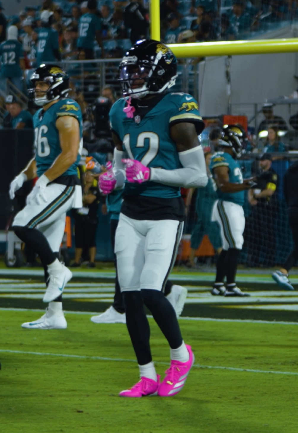 TRAVIS READY FOR MNF!!🔥💯 #footballtiktok #fyp #dancetiktok #nfl #travishunter 