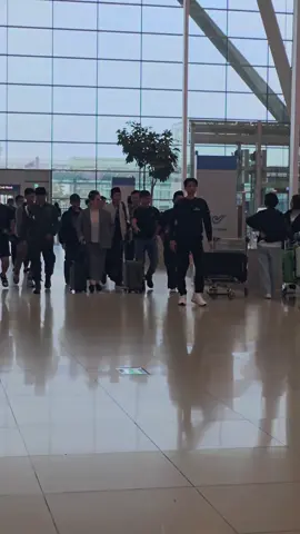 melepas kepulangan gus igdam beserta rombongan semoga selamat sampai tujuan🤲🏼 #gusiqdammuhammad #koreaselatan #indonesia🇮🇩