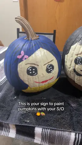We ATE this up😝🤏🏽 #fyp #pumpkinpainting #coraline #halloween #foryoupage 