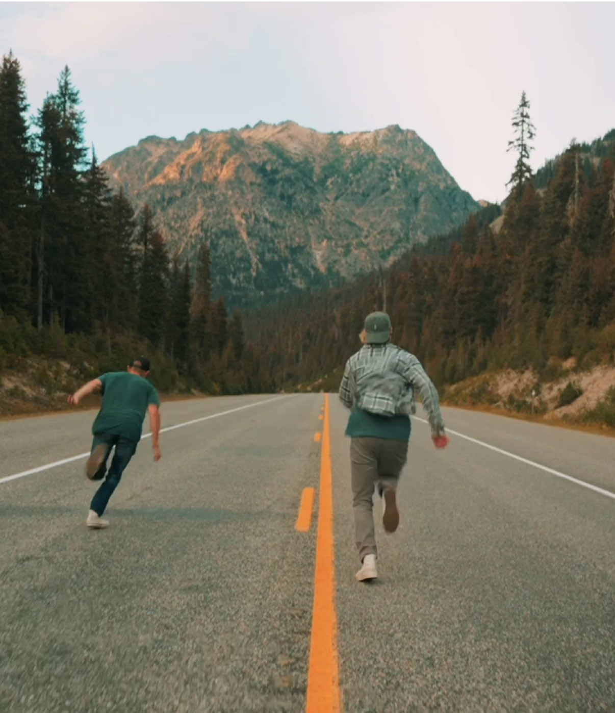 idk if ‘Mountain-EDM’ exists but this might be the start #edm #avicii #roadtripmusic #mc4d #folktronica  