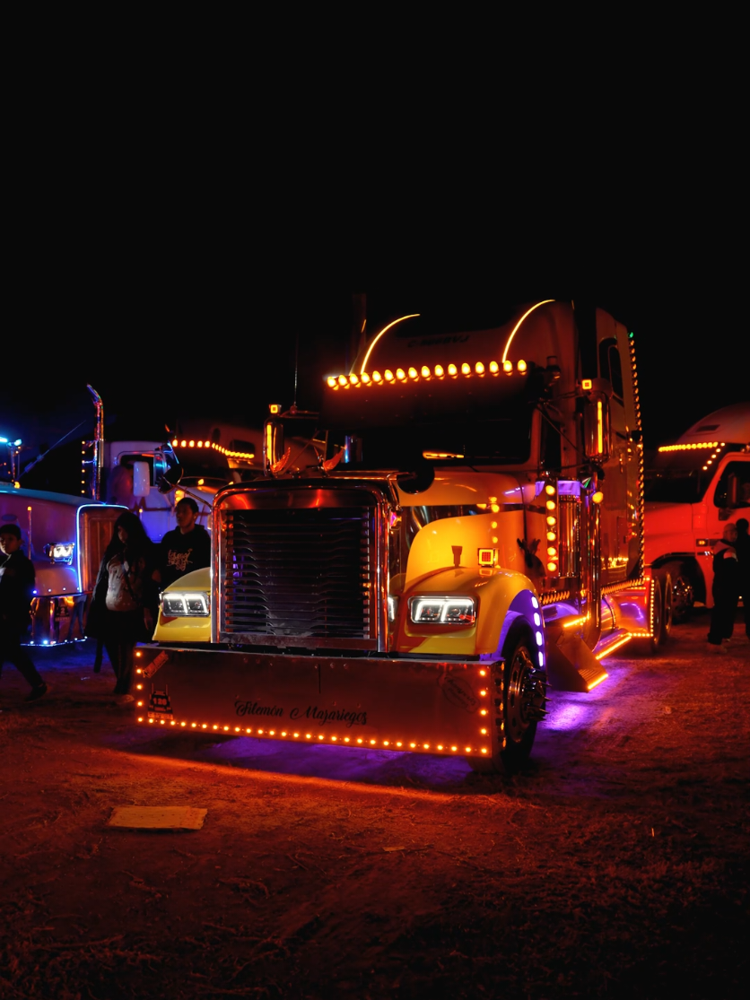 Pero qué swing tiene🔥 #freightliner  #classic  #trucks #Guatemala #xela 