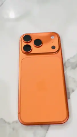 Con estuche o sin estuche?  🫵🏻😱🍑🍊🧡🎃📲Yo lo comprobé que por qué ya no se requiere estuche 👀 y luego salieron todos las reseñas que se supone se raya! 🫣 como ven? #iphone17pro #case #creatorsearchinsights #paratiiiiiiiiiiiiiiiiiiiiiiiiiiiiiii #fypシ゚viral 