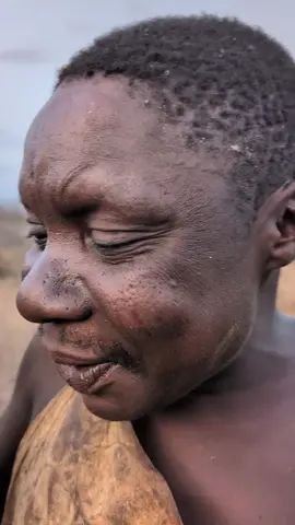 Chaaba is always happy when food is around #chaaba #dudukwe #trending #hadzabe #hadzabetribe 