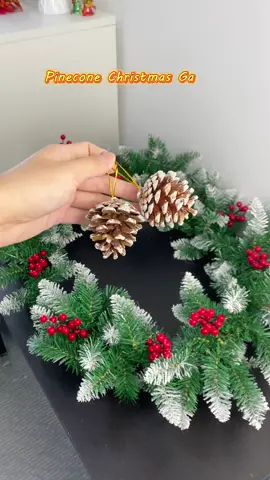 Pine cones create beautiful Christmas garland. #christmasgarland #christmasdecor #tiktokmademebuyit #tiktokshop 