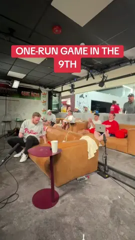 Phillies make it a one-run game in the bottom of the 9th