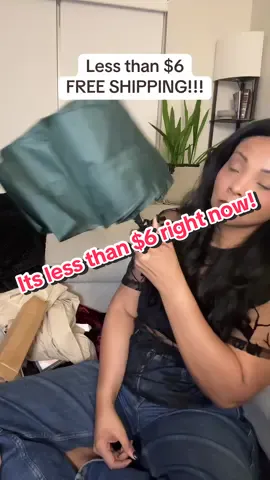 And the quality is soooo good!!! They may raise the price soon, so get it while you can at the $5.99 price point!!! #automaticumbrella #umbrellareview #6dollarumbrella 